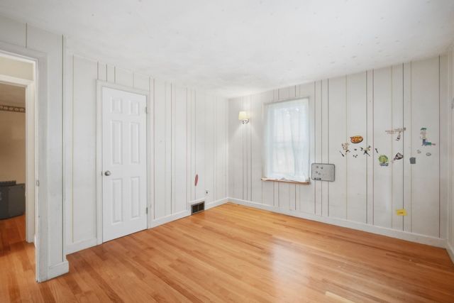 31 Brook St, East Longmeadow, MA 01028