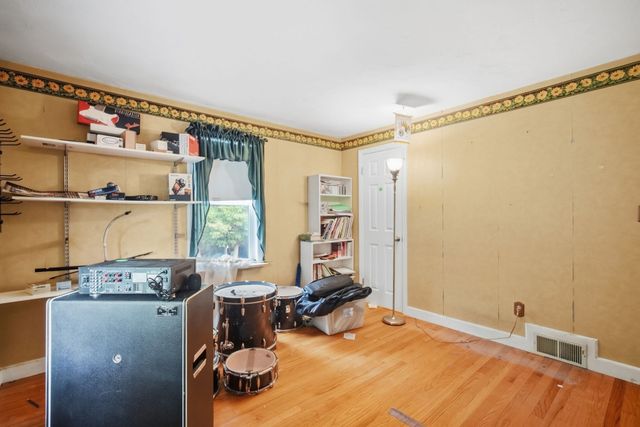 31 Brook St, East Longmeadow, MA 01028