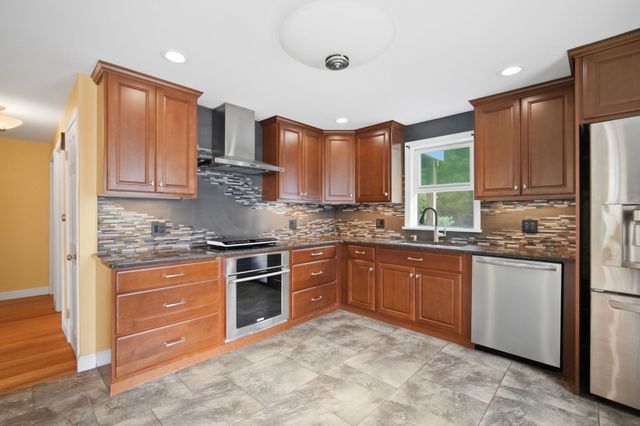 31 Brook St, East Longmeadow, MA 01028
