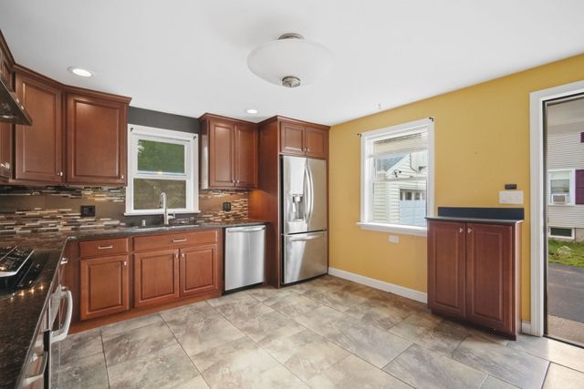 31 Brook St, East Longmeadow, MA 01028