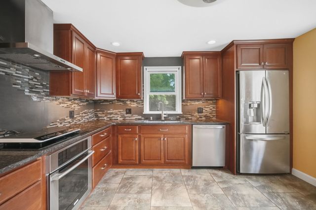 31 Brook St, East Longmeadow, MA 01028