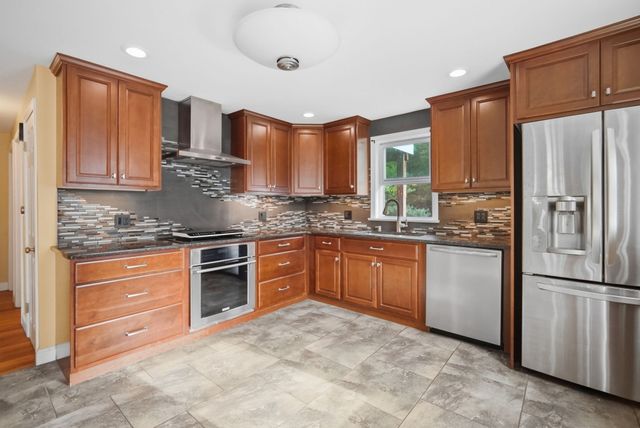 31 Brook St, East Longmeadow, MA 01028