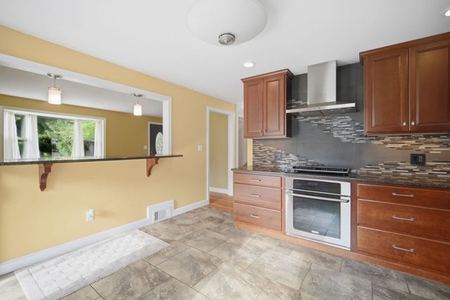 31 Brook St, East Longmeadow, MA 01028