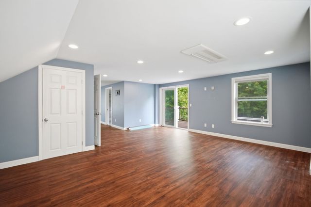 31 Brook St, East Longmeadow, MA 01028