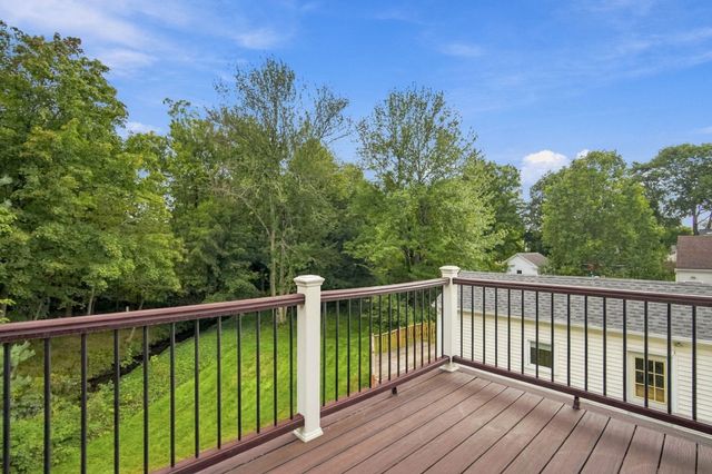 31 Brook St, East Longmeadow, MA 01028