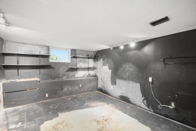31 Brook St, East Longmeadow, MA 01028