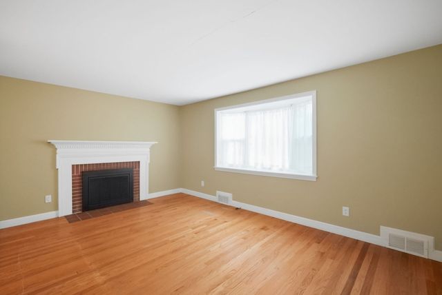 31 Brook St, East Longmeadow, MA 01028