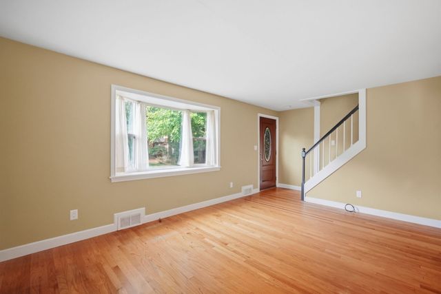 31 Brook St, East Longmeadow, MA 01028