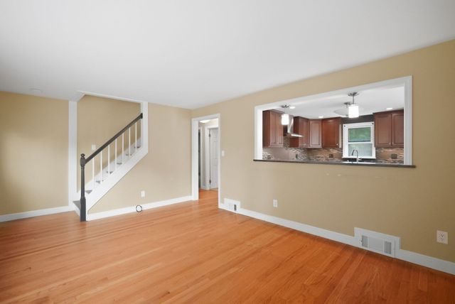 31 Brook St, East Longmeadow, MA 01028