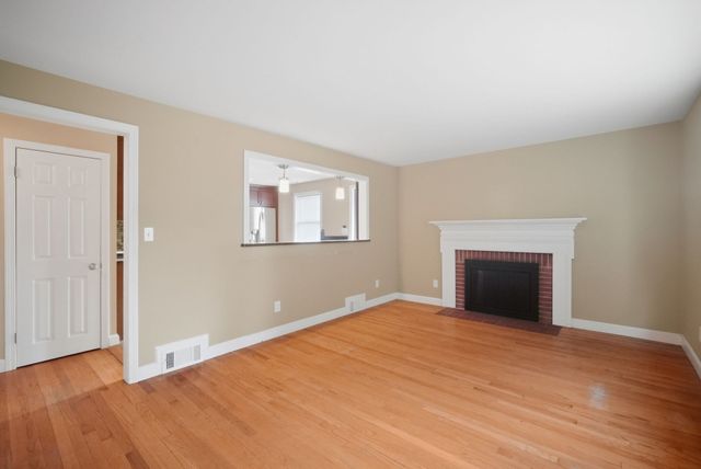 31 Brook St, East Longmeadow, MA 01028
