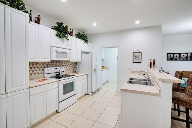 1824 Sandhill Crane B1 Drive 1, Fort Pierce, FL 34982