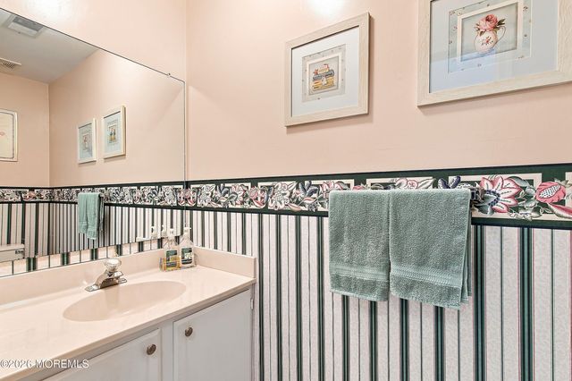 25 Wyeth Drive 11, Freehold, NJ 07728