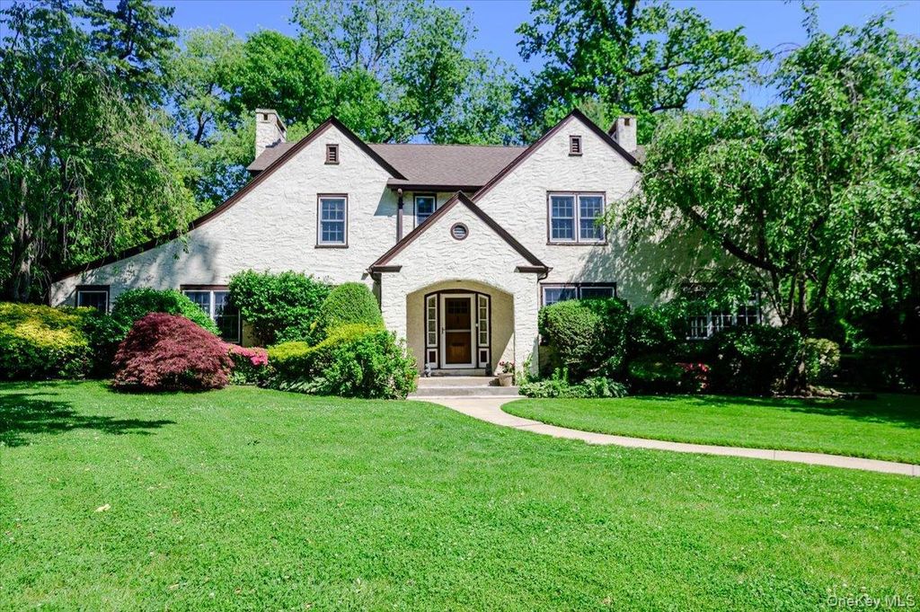 11 Myrtle Drive, Great Neck, NY 11021