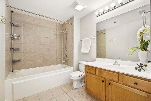 3232 N Halsted Street D810, Chicago, IL 60657