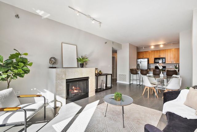 3232 N Halsted Street D810, Chicago, IL 60657