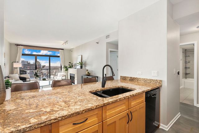 3232 N Halsted Street D810, Chicago, IL 60657