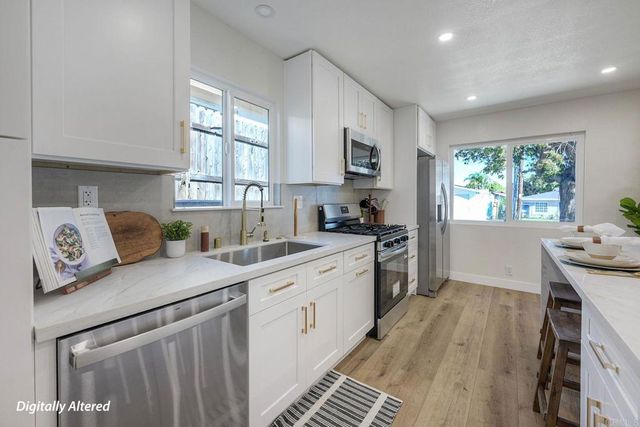 1350 Marabou Lane, Vista, CA 92083
