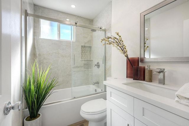 1350 Marabou Lane, Vista, CA 92083
