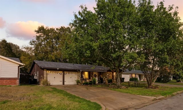 145 Bob White Road, Denison, TX 75020