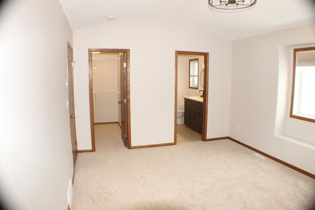 3548 Buchanan Street S, Fargo, ND 58104