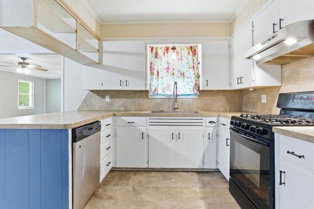 1213 N Shady Ln, Bauxite, AR 72015