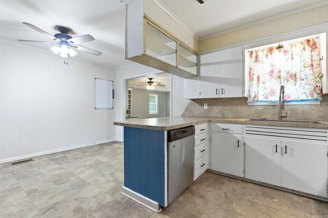 1213 N Shady Ln, Bauxite, AR 72015