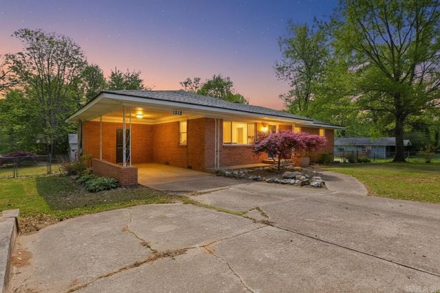 1213 N Shady Ln, Bauxite, AR 72015