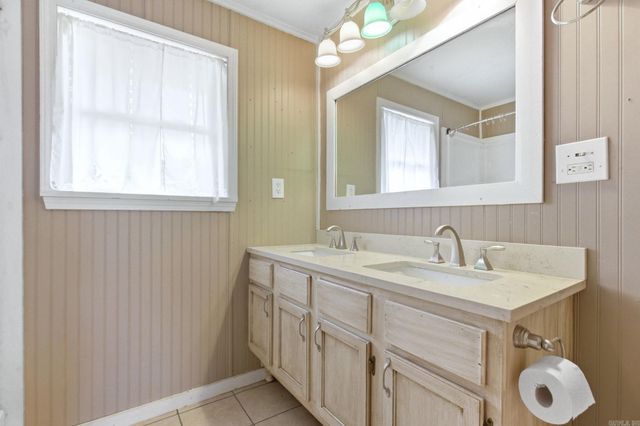 1213 N Shady Ln, Bauxite, AR 72015