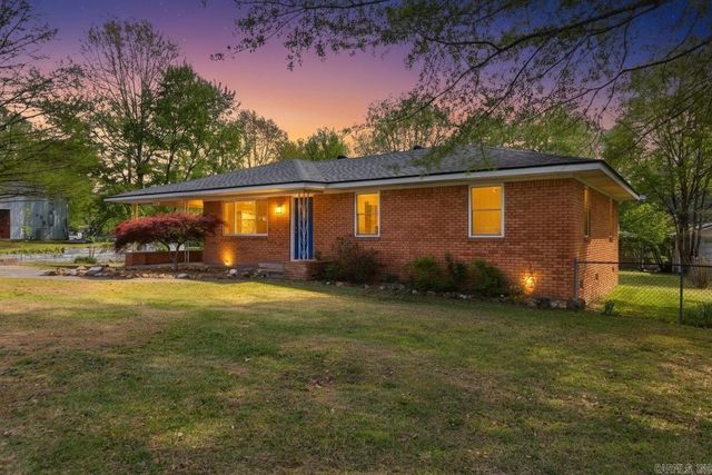 1213 N Shady Ln, Bauxite, AR 72015