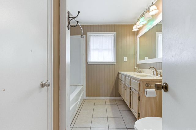 1213 N Shady Ln, Bauxite, AR 72015