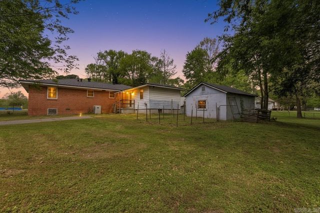 1213 N Shady Ln, Bauxite, AR 72015