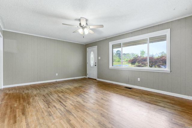 1213 N Shady Ln, Bauxite, AR 72015