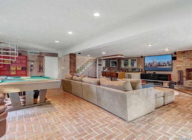 14 Kensington Street, Lido Beach, NY 11561