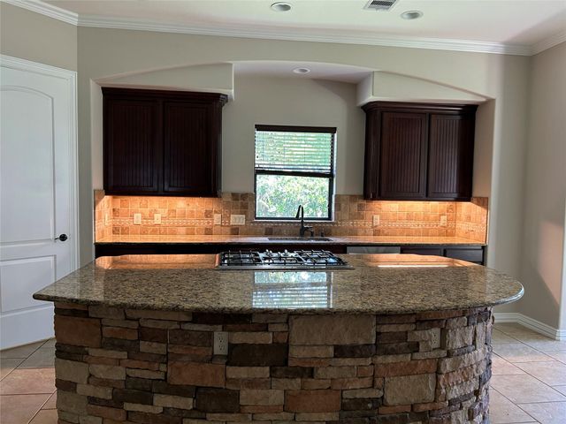 101 E Silverwood Ranch Estate, Shenandoah, TX 77384