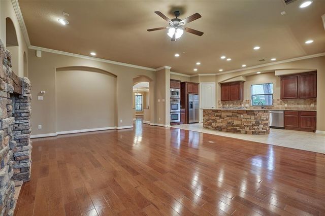 101 E Silverwood Ranch Estate, Shenandoah, TX 77384