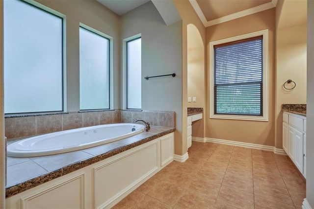 101 E Silverwood Ranch Estate, Shenandoah, TX 77384