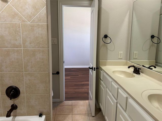 101 E Silverwood Ranch Estate, Shenandoah, TX 77384
