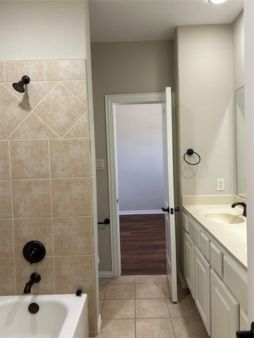 101 E Silverwood Ranch Estate, Shenandoah, TX 77384