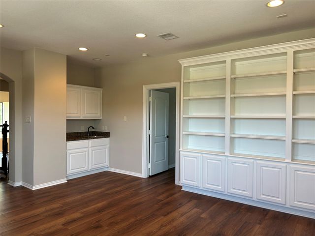 101 E Silverwood Ranch Estate, Shenandoah, TX 77384