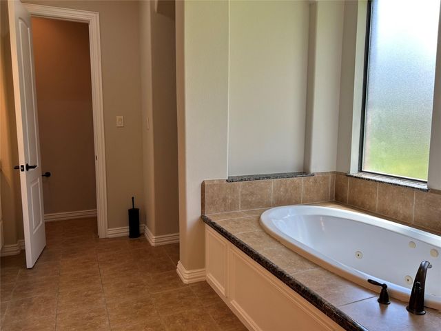 101 E Silverwood Ranch Estate, Shenandoah, TX 77384
