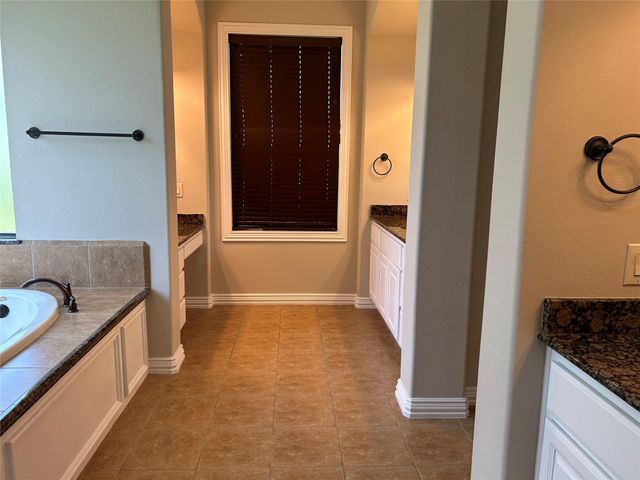 101 E Silverwood Ranch Estate, Shenandoah, TX 77384