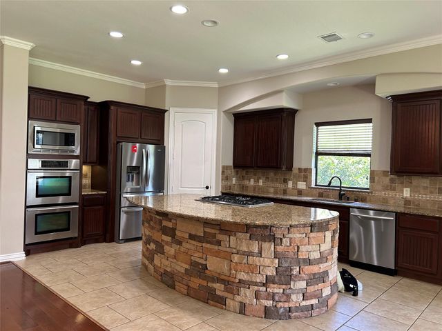 101 E Silverwood Ranch Estate, Shenandoah, TX 77384