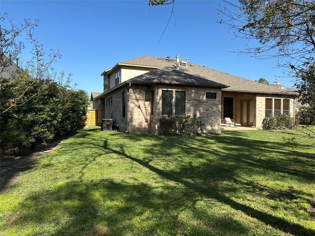 101 E Silverwood Ranch Estate, Shenandoah, TX 77384