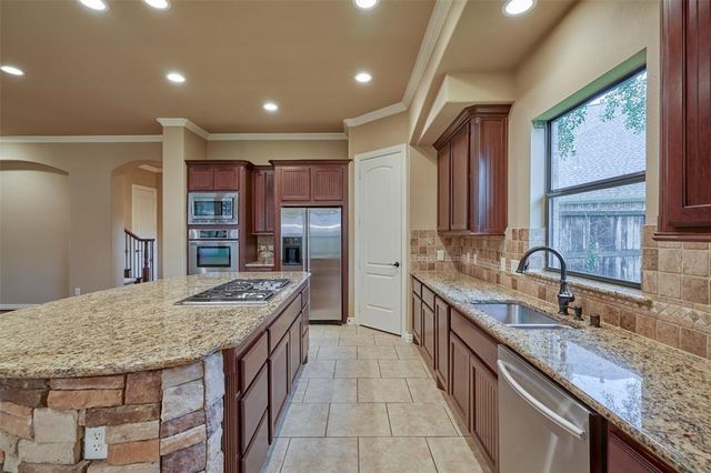 101 E Silverwood Ranch Estate, Shenandoah, TX 77384