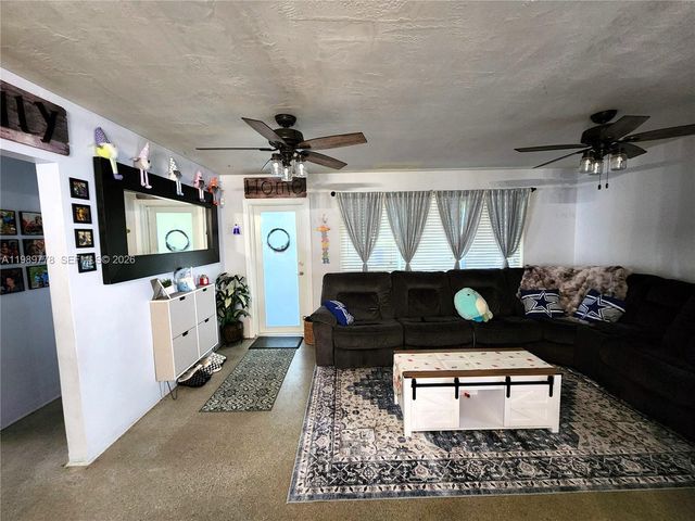 6721 Garfield St, Hollywood, FL 33024