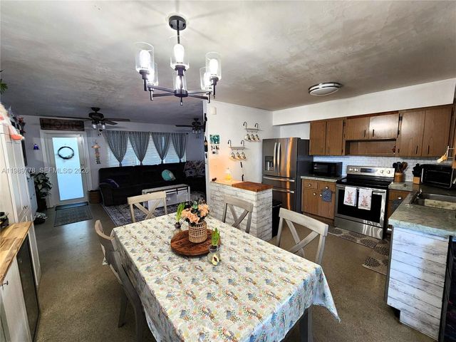 6721 Garfield St, Hollywood, FL 33024