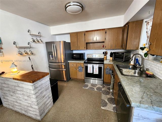 6721 Garfield St, Hollywood, FL 33024