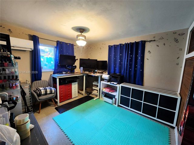 6721 Garfield St, Hollywood, FL 33024