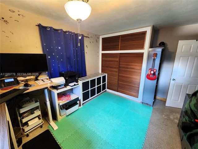 6721 Garfield St, Hollywood, FL 33024