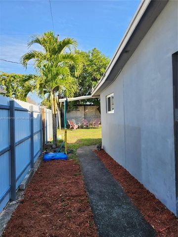 6721 Garfield St, Hollywood, FL 33024